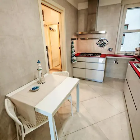 Jonathan Luxury Per 10 טריאסטה