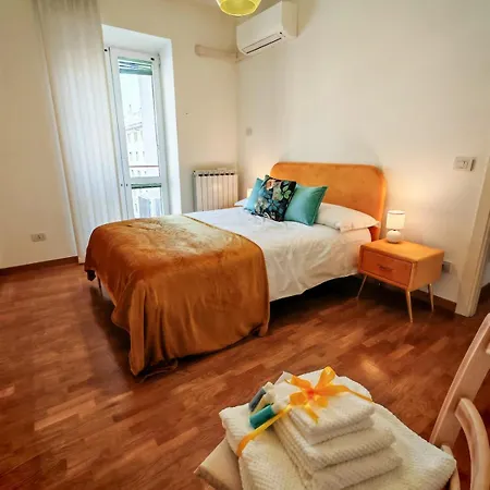 Jonathan Luxury Per 10 טריאסטה