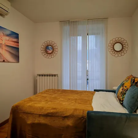 Jonathan Luxury Per 10 的里雅斯特