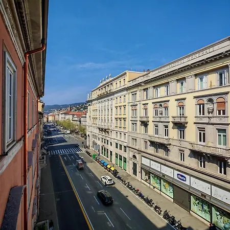 Jonathan Luxury Per 10 公寓