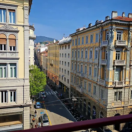 Jonathan Luxury Per 10 *