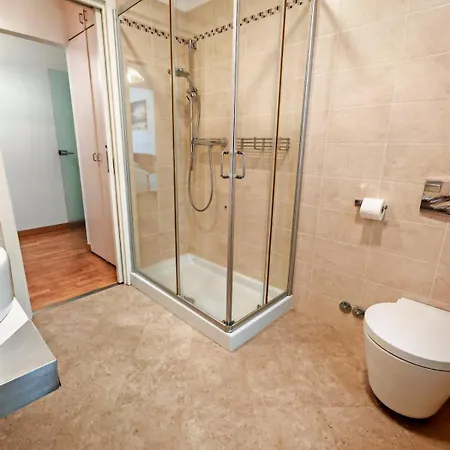 Jonathan Luxury Per 10 * Triest