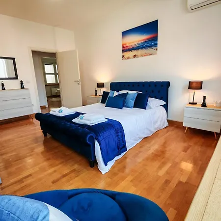 Apartment Jonathan Luxury Per 10 Trieste