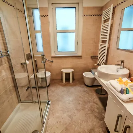 Apartament Jonathan Luxury Per 10 *