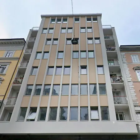 Jonathan Luxury Per 10 Apartment