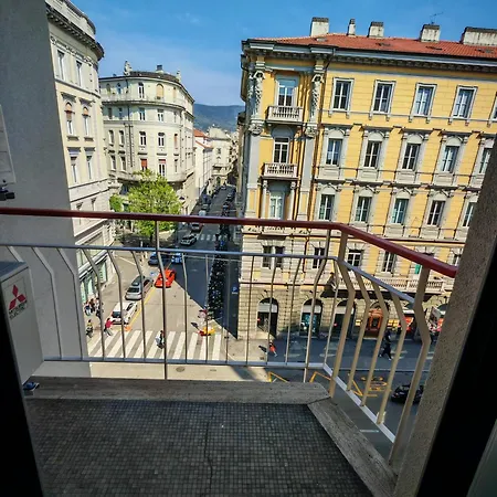 Apartament Jonathan Luxury Per 10 *