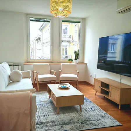 Jonathan Luxury Per 10 Apartment